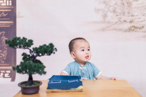 三明五个月宝宝可以站吗 三明五个月宝宝可以站吗